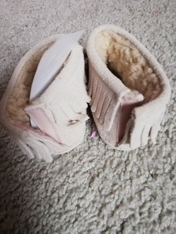 ***Brand New***Gap baby girl boots size 6 - 12 months in Clothing - 6-9 Months in Mississauga / Peel Region - Image 2