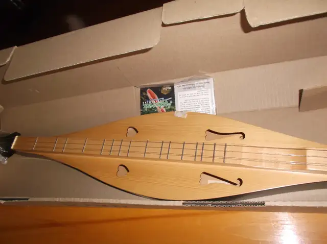 Apple creek acd100 DULCIMER in Guitars in Sherbrooke - Image 2