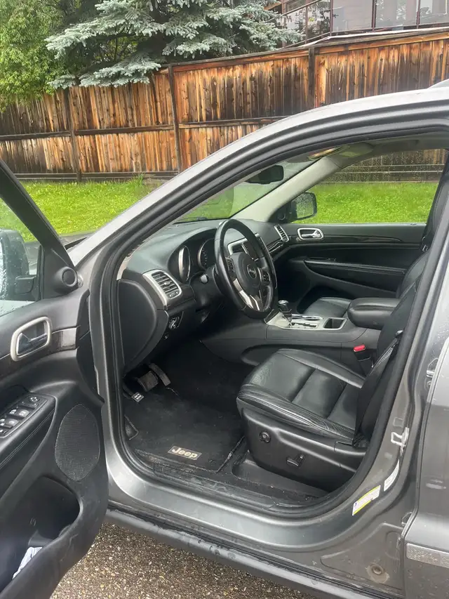 2012 jeep grand Cherokee  in Cars & Trucks in Calgary - Image 5