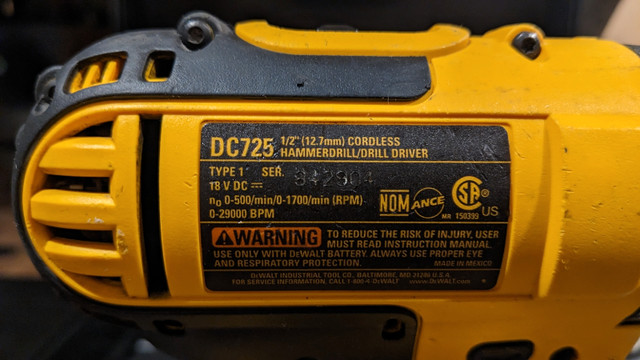 DeWALT DC725 18V 1/2" Cordless Hammer Drill + 2 batteries in Power Tools in City of Toronto - Image 4