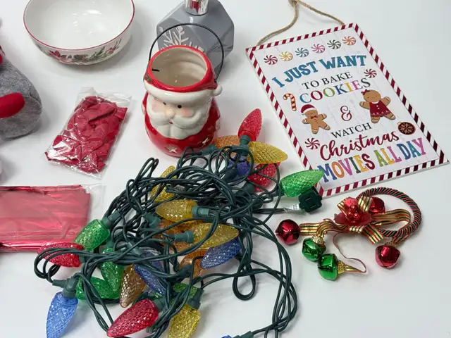 Huge Christmas Decoration Lot Mixed Holiday Decor in Holiday, Event & Seasonal in Ottawa - Image 4