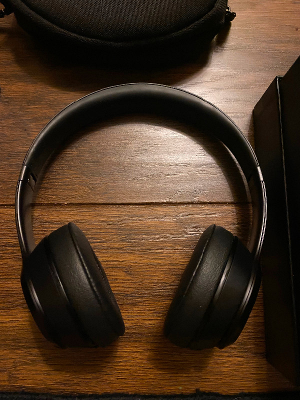 Beats Solo Pro Wireless Noise Cancelling On-Ear Headphones in Headphones in Mississauga / Peel Region - Image 4