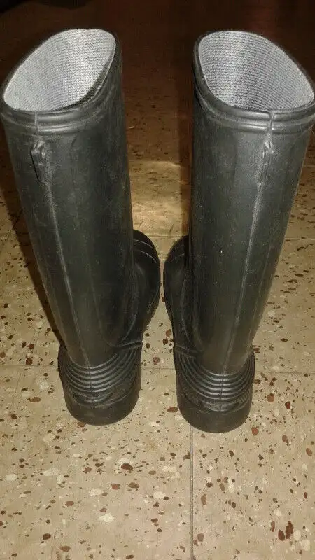 Bottes en caoutchouc Rubber rain boots in Women's - Shoes in City of Montréal - Image 4