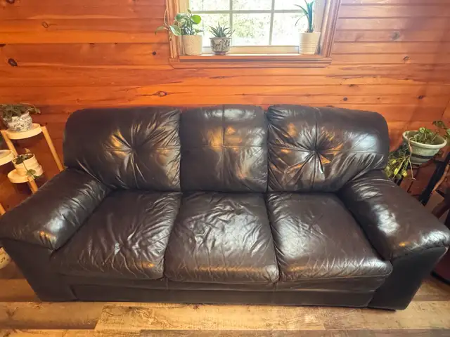 Leather Couch and Chair in Couches & Futons in City of Halifax - Image 3