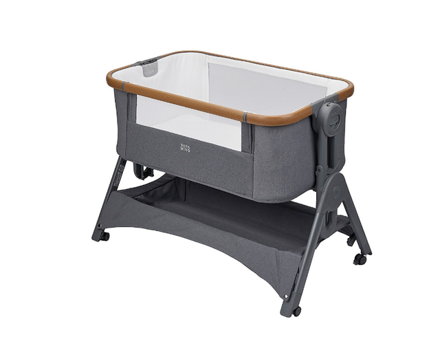 LN Travel Crib with waterproof sheets! in Cribs in City of Toronto - Image 5