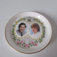 FS:   A Lady Diana & Prince Charles Dish
