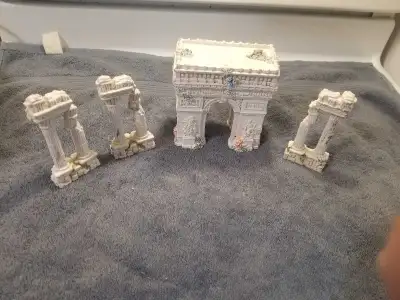 TANK DECORATIONS Available Brand New Roman Ruins Fish Tank Decorations $40.00 CASH ONLY P/u Kitchene...