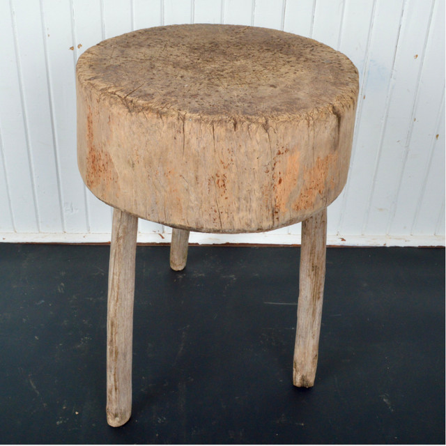 Antique Primitive Butcher Block Table dans Art et objets de collection  à Napanee - Image 2
