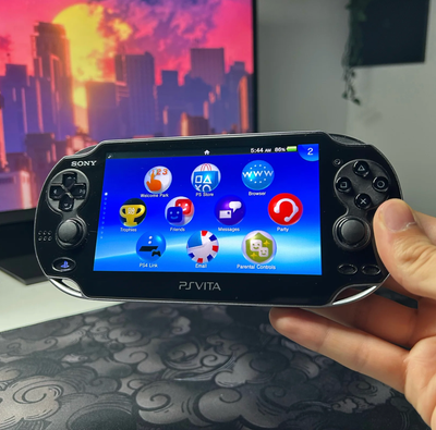 Sony Playstation PS VITA 1000 OLED《 9/10 Condition 》 Modded Custom Firmware Hencore Enso Henkaku Jai...