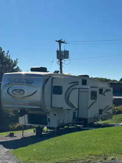 Columbus 38 ft 5th wheel Excellent condition and clean Available immediately