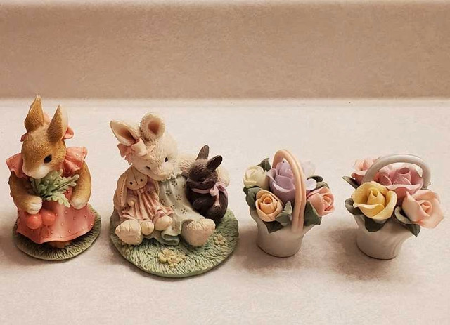 Collectible Figurines - 4 Items in Arts & Collectibles in Chatham-Kent