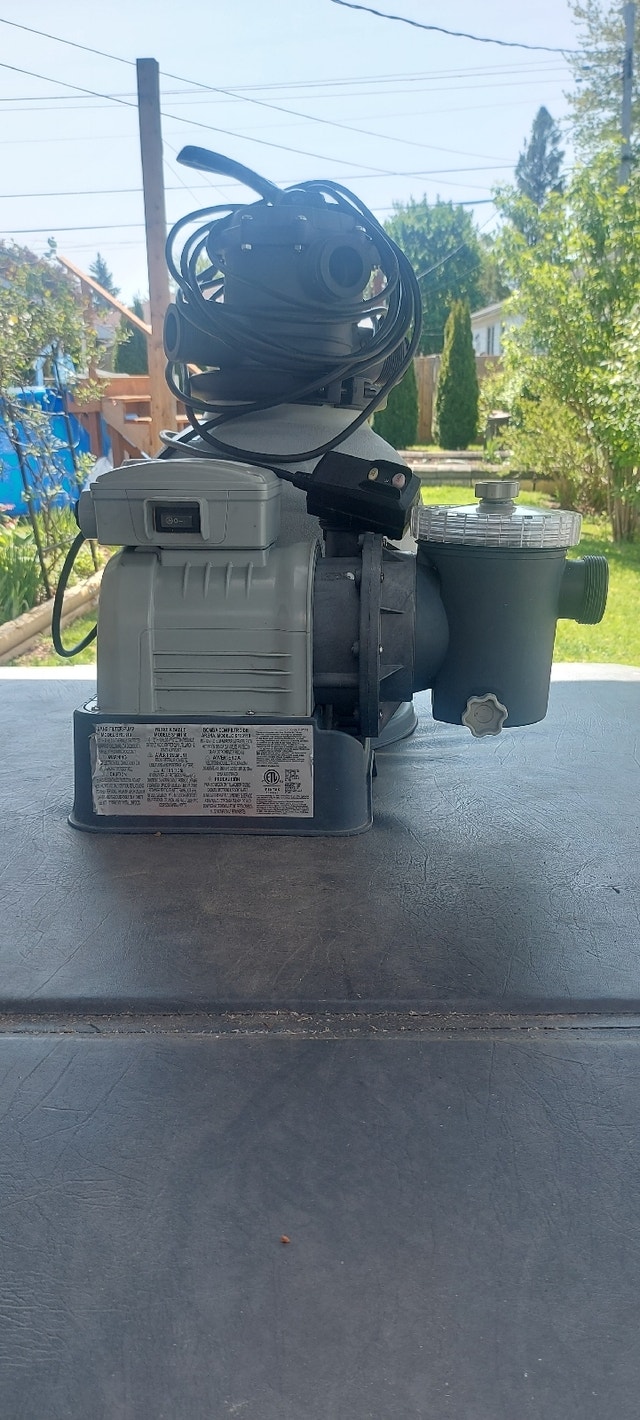 Intex sand filter and pump Hot Tubs & Pools Cornwall Kijiji