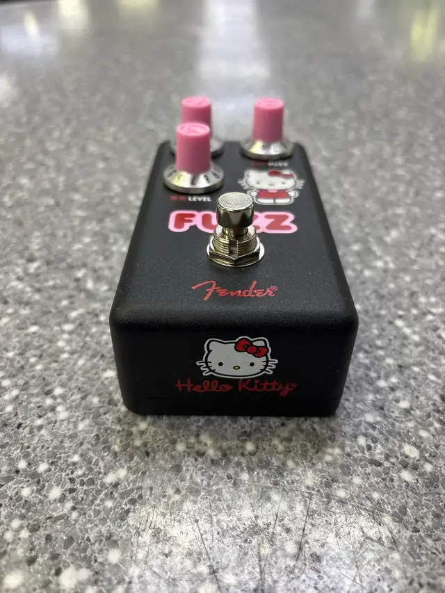 Fender Hello Kitty Fuzz Pedal in Other in Oshawa / Durham Region - Image 4