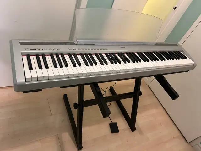 Yamaha P-85S Piano with Stand, pedal (88 Weighted Keys) in Pianos & Keyboards in City of Toronto - Image 3