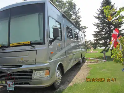 2007 Fleetwood Bounder 37 ft Motorhome 88,000 K 8.1L Vortec workhorse V8 GM motor All new awnings,Qu...