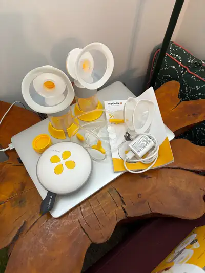Medela Swing Maxi Double Breast Pump + Manual Pump, View more