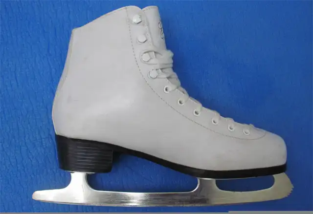 ESPRIT New Women's Skates Size-10.5 (Inner Length 26.5cm/ 10.4'' in Skates & Blades in Muskoka - Image 3
