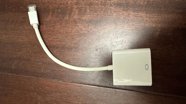 Apple Mini DisplayPort to VGA Adapter in Cables & Connectors in Kitchener / Waterloo