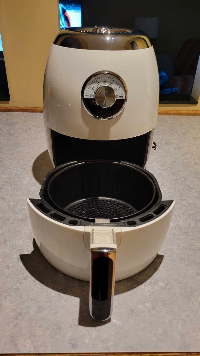 Like New Thinkkitchen Retro Air Fryer  in Microwaves & Cookers in Saskatoon - Image 2