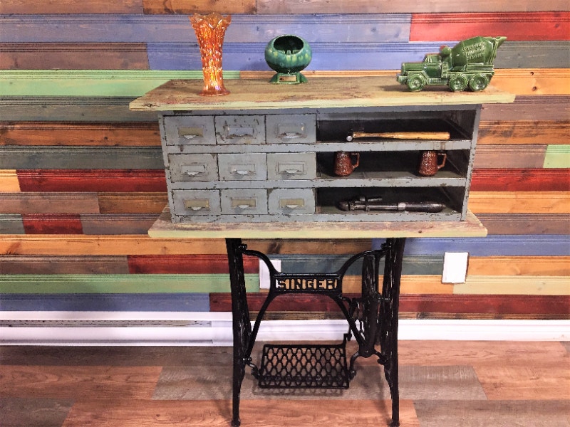 Magnifique Meuble de Style Industriel Antique Bois et Métal Art et