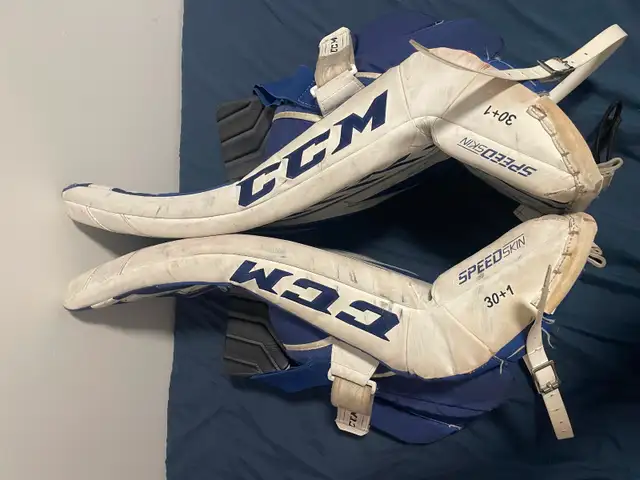 Pads de gardien de hockey sur glace ccm axis 1.9 in Hockey in City of Montréal - Image 8