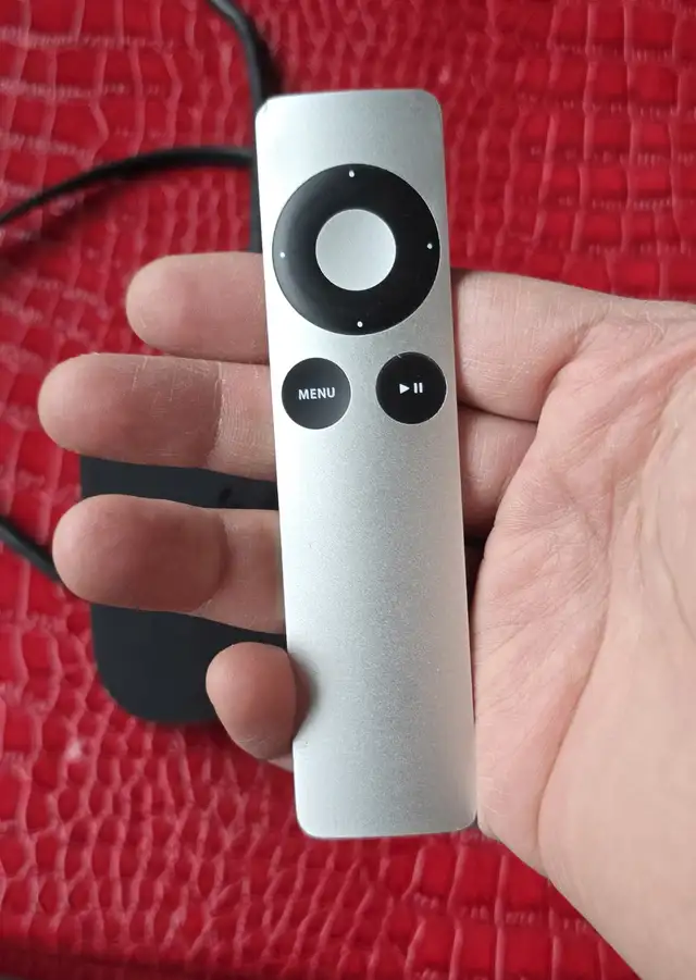 Apple TV (2nd generation) A1378 in General Electronics in Ottawa - Image 4