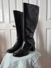 Matt & Nat vegan leather black boots-size 10