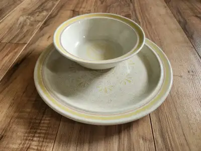 Royal Dalton (1978-1982) Sunny Days pattern bowl + plate, View more