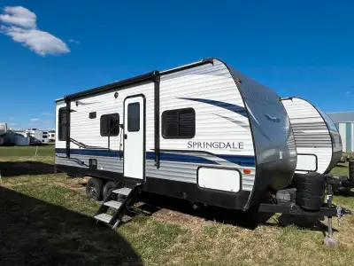 Perfect couples travel trailer. Sleeps up to 4 in complete luxury. Queen size walk around bed with r...