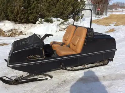 Nice shape vintage antique side by side snowmobile. Has a 464 LC motor. Rare find with Low 520 km. I...