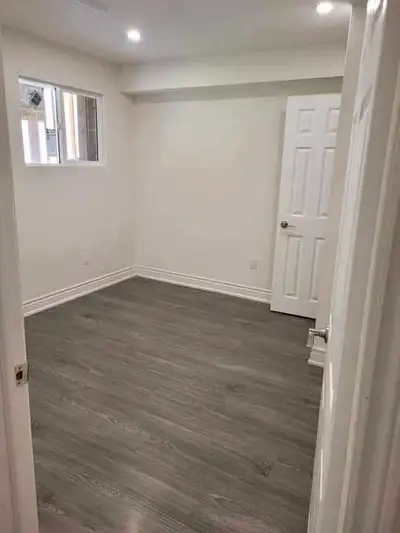 looking for a roommate