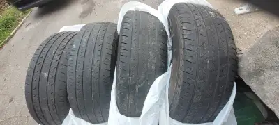 PNEUS D'ETE 235/65R17 BRIDGESTONE each /chaque 30$ SUMMER TIRES BRIDGESTONE 235 65 R17