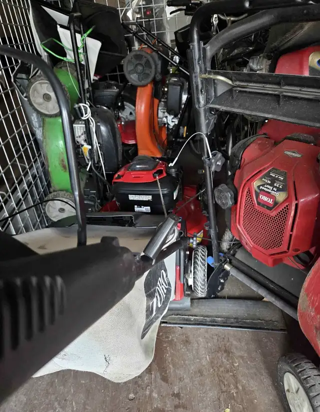 Lawnmower and snowblower and trimmer tune ups  in Lawnmowers & Leaf Blowers in Oakville / Halton Region - Image 3
