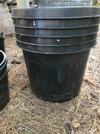 Gardening pots - hard black Listo like