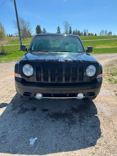 2016 Jeep Patriot 4x4, 2.4 L High Altitude Package Sunroof, leather, power locks and windows, A/C Ne...