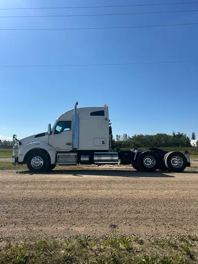 2021 Kenworth T880 ISX 15 Fresh CVIP 4 way lockers 46 k rears 13.2 front 244 wb 18 speed manual 22.5...