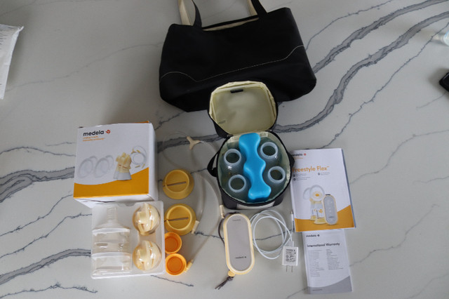 Medela Freestyle Flex Double Electric Pump & Cooler & Bag in Feeding & High Chairs in City of Toronto