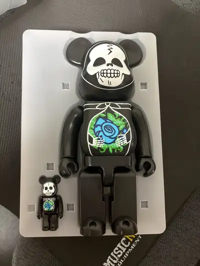 Medicom Toy Bearbrick SUICOKE 400%, View more