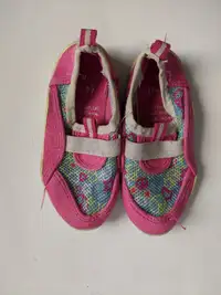 Girls size 7/8 water shoes West Point Grey