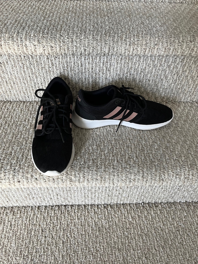 Addidas Sneakers Size 8 in Women's - Shoes in Cole Harbour