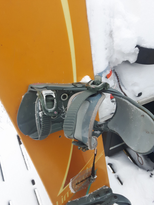 LIMITED 144CM SNOWBOARD WITH BINDINGS in Snowboard in Gatineau - Image 3
