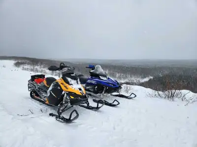 2013 summit sp 154" 800r etec Runs great good on fuel and oil Just put new rave valves in it. Just s...