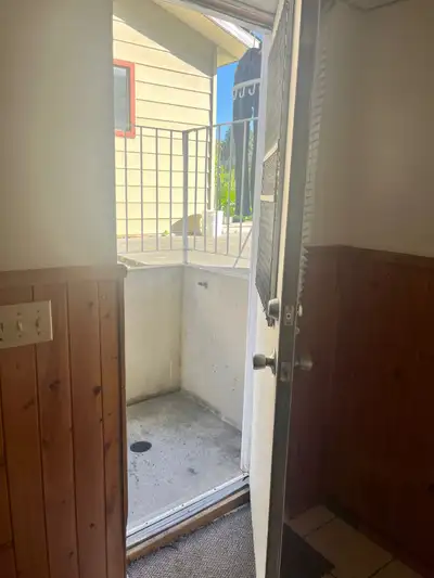 Beddington, Calgary (Northwest) 1 of 3 rooms in the basement. A bathroom shared by 3 rooms. Total nu...