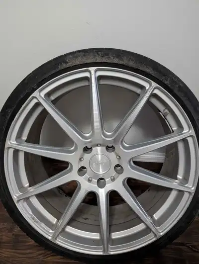21-In rims that came off a 2014 Tesla model S Rims have curb rashes. This is a set of 4. Has tires o...