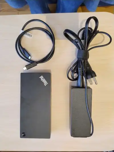 Lenovo ThinkPad Universal USB-C dock 40AY, View more