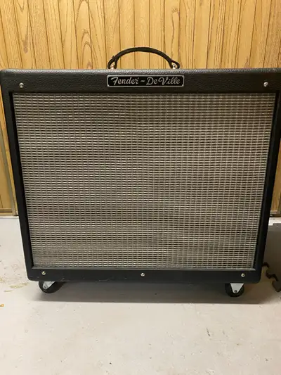 Fender DeVille, View more