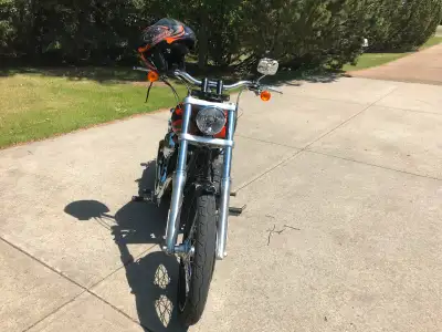 Wide glide. Two new mufflers,battery,three helmets,high windshield,new front tire,strob light warnin...