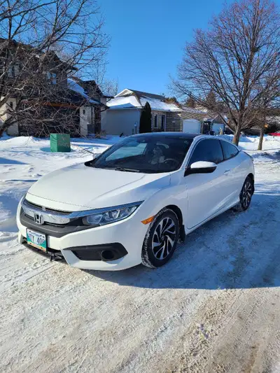 2018 Honda Civic. CLEAN TITLE and SAFTIED. Low kilometers under 104xxxkms. 4 cylinder engine, automa...