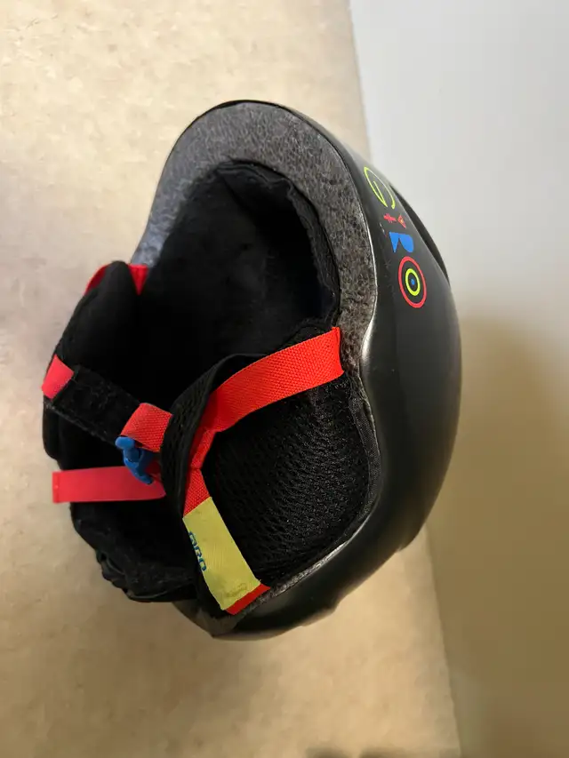 Childs Giro Ski Helmet in Ski in Vernon - Image 5
