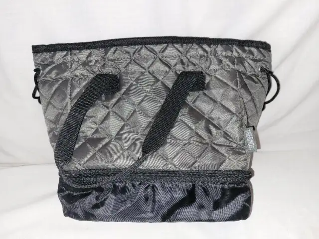 lunch bag (thermos brand) in Other in Oakville / Halton Region - Image 2